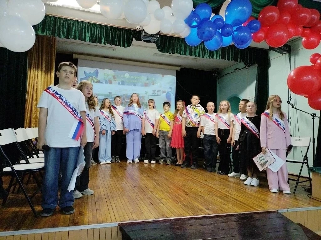 🎓 В добрый путь, выпускники 4-х классов! 🎓
 
📍В нашей школе прошли трогательные и торжественные в