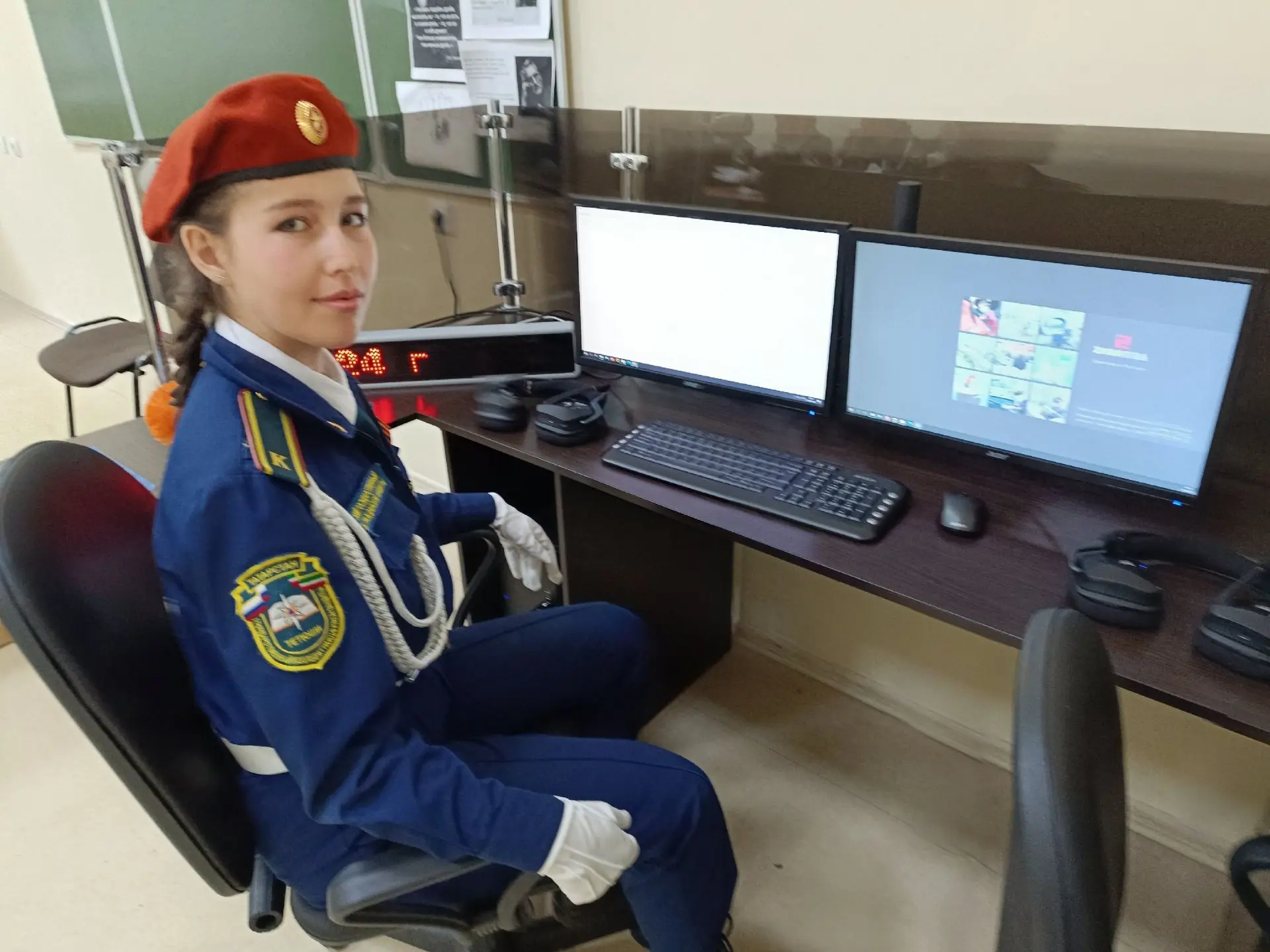 🚨 Один звонок может спасти жизнь. Кто его принимает?
Представь: ночь, человек звонит в 112. Он напу