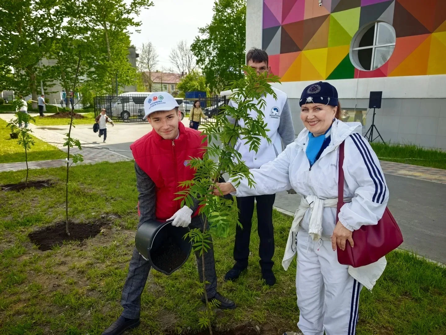 В Южно-Сахалинске появилась рябиновая Аллея Дружбы🇷🇺

Инициатором экологической и патриотической а