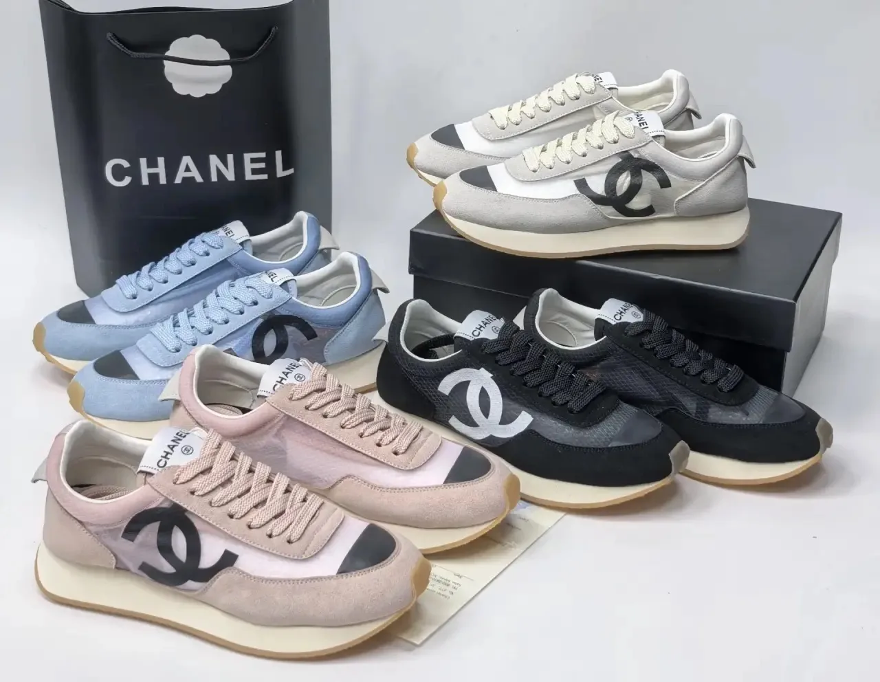 Женские Кроссовки CHANEL 

▪️Размеры : 36,37,38,39,40

▪️Размерность : в размер 

▪️Цена : 6490₽

▪️