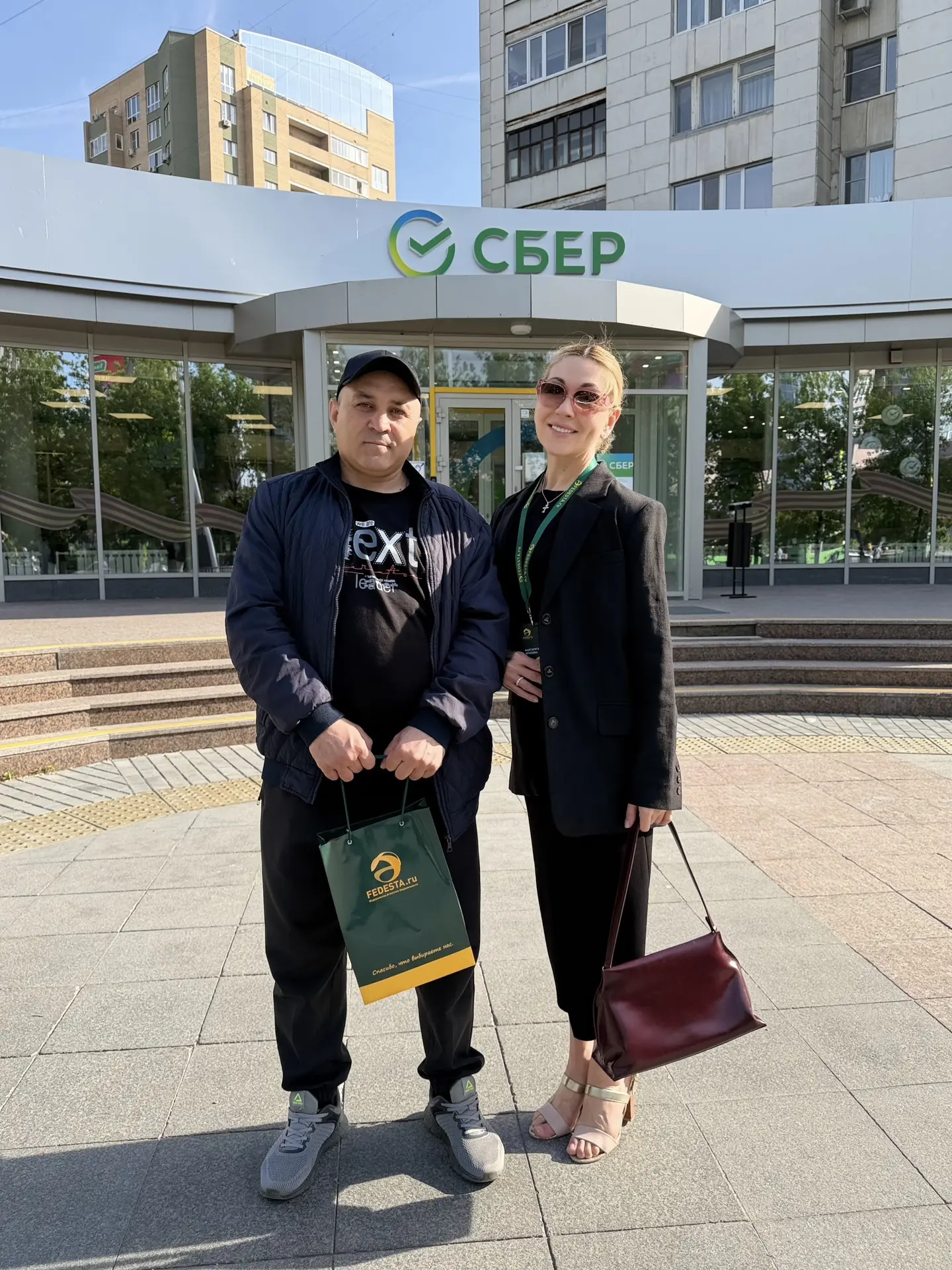 Павел и Евгения с двумя детьми живут в 1к квартире и уже давно тесно..
Год назад пробовали решить во