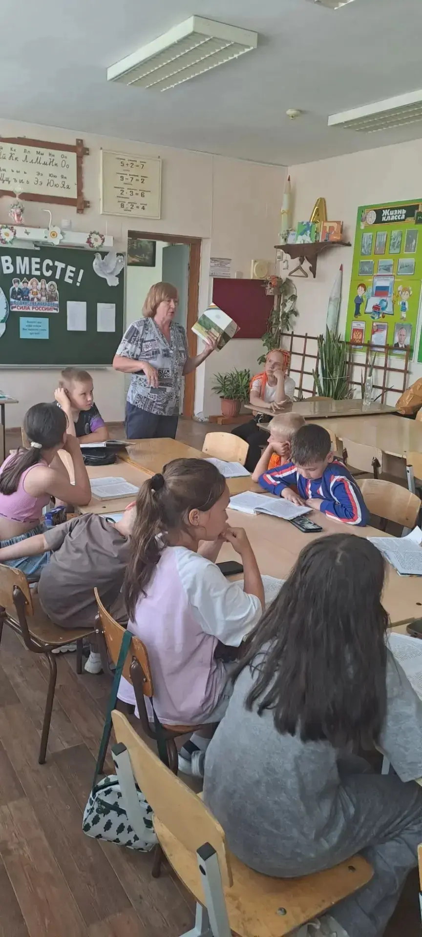 Шестнадцатый день в пришкольном детском лагере «Дружба» начался с минутки здоровья, где ещё раз пого