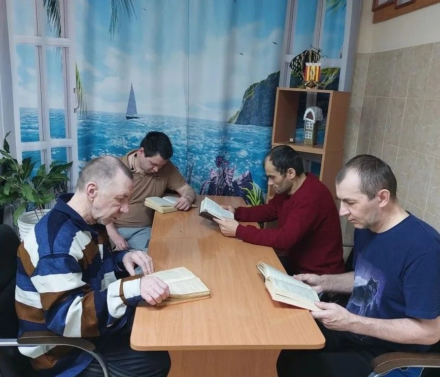 «Человек перестаёт мыслить, когда перестаёт читать»
27 мая Россия отмечает важный день – День библио