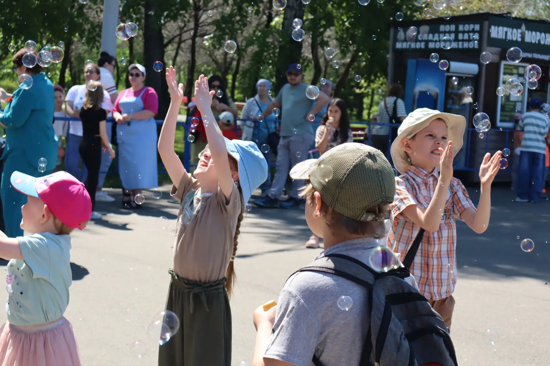☀️ «Безопасное лето» в жилом районе Юго-западный 

Сегодня в Комсомольском парке прошла театрализова