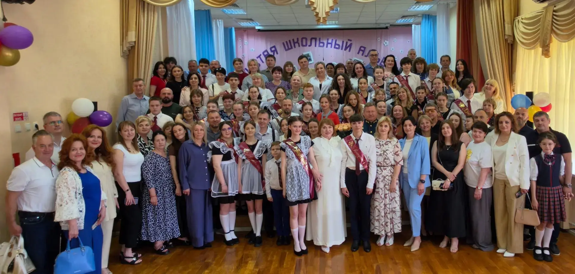 🥳Сегодня мы отмечаем самый добрый и озорной праздник-День защиты детей! 
 ❤️Дорогие, любимые наши д