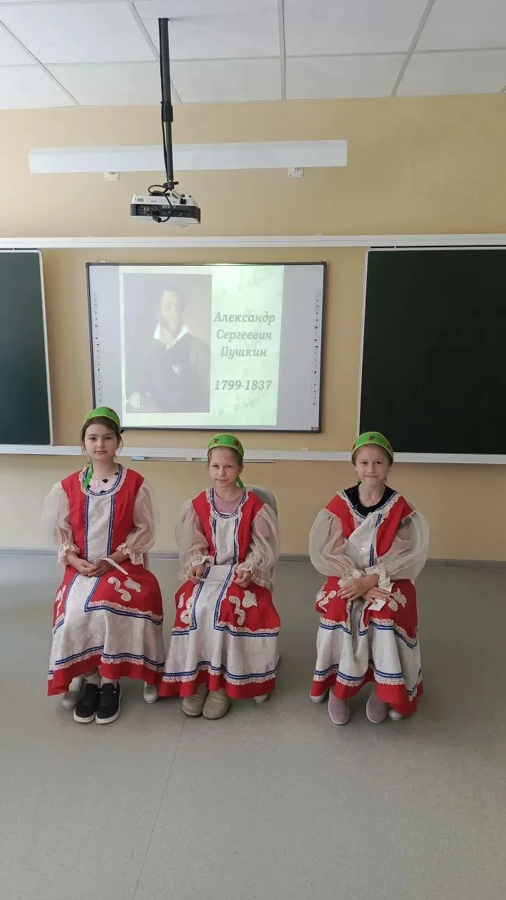 Библиотекарь Бельковского филиала Шайкина Л.И. совместно с заведущей  Бельковским ДК Оганян Л. В. пр