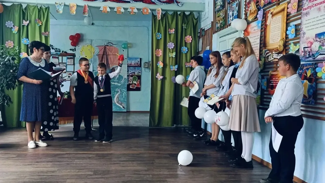 🎉 Ура! Учебный год успешно завершён! 🎉

26 мая в нашем филиале с. Заветное царила по-настоящему пр