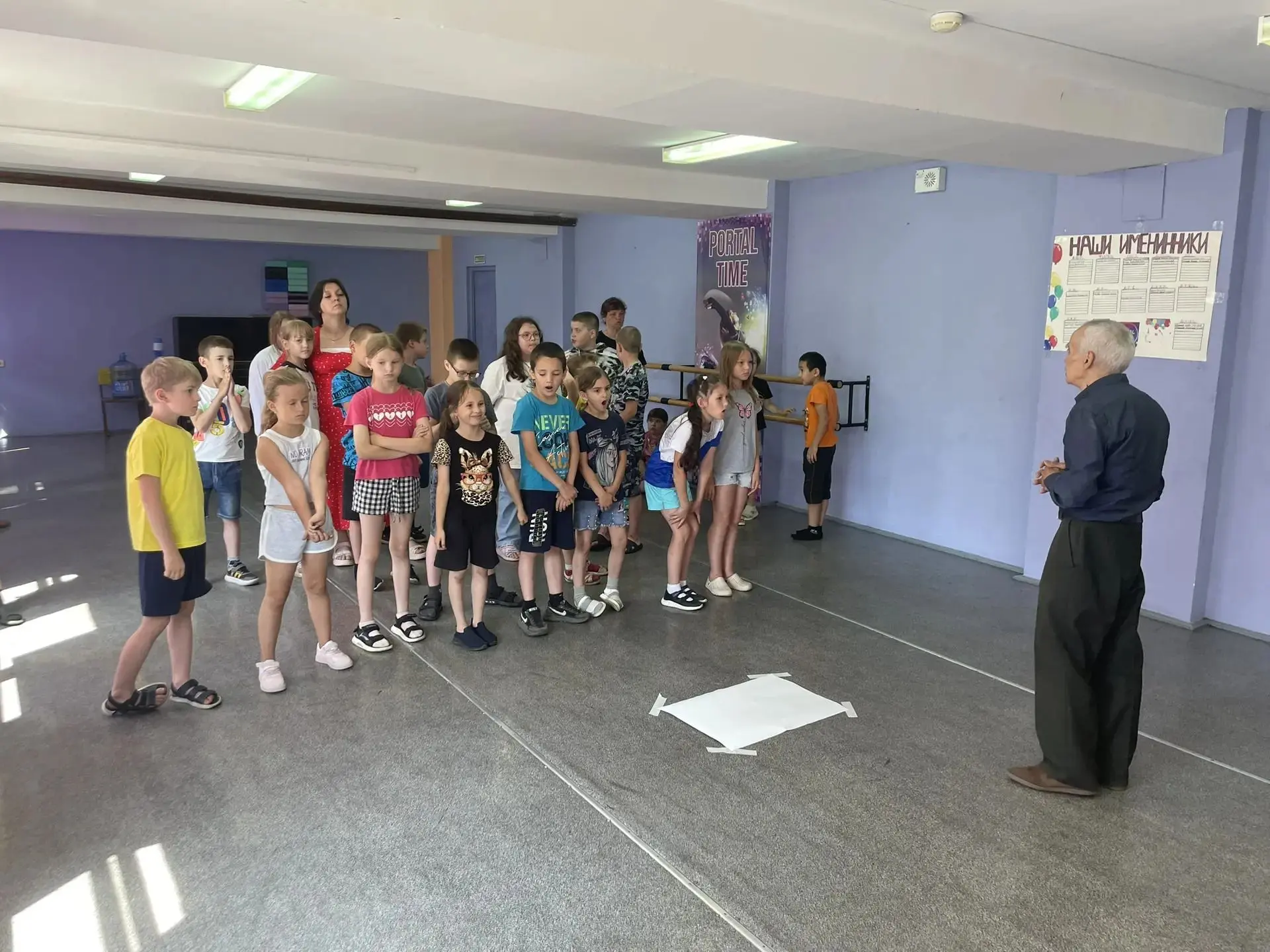 🇷🇺🌼 Ромашковый триколор: День России на Климасенко, 22/2!

В преддверии главного государственного