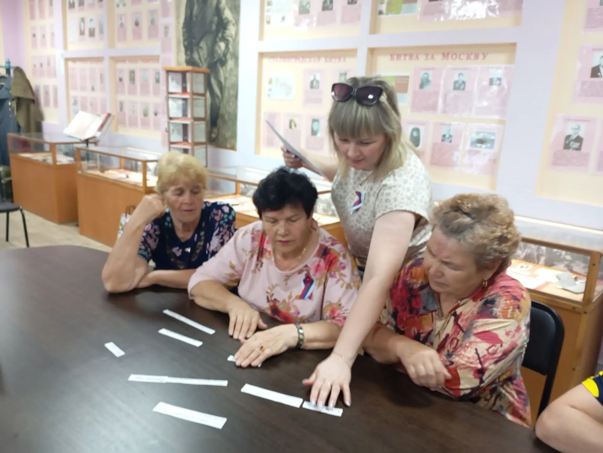 ✅Патриотическое мероприятие с пожилыми гражданами 
«Наш дом – Россия»🇷🇺 

   Комплексный центр гор