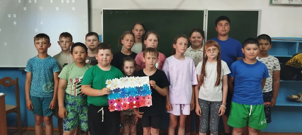🇷🇺 День России в «Растишке»: умно, красиво и спортивно!
Сегодня в нашем лагере прошёл насыщенный и