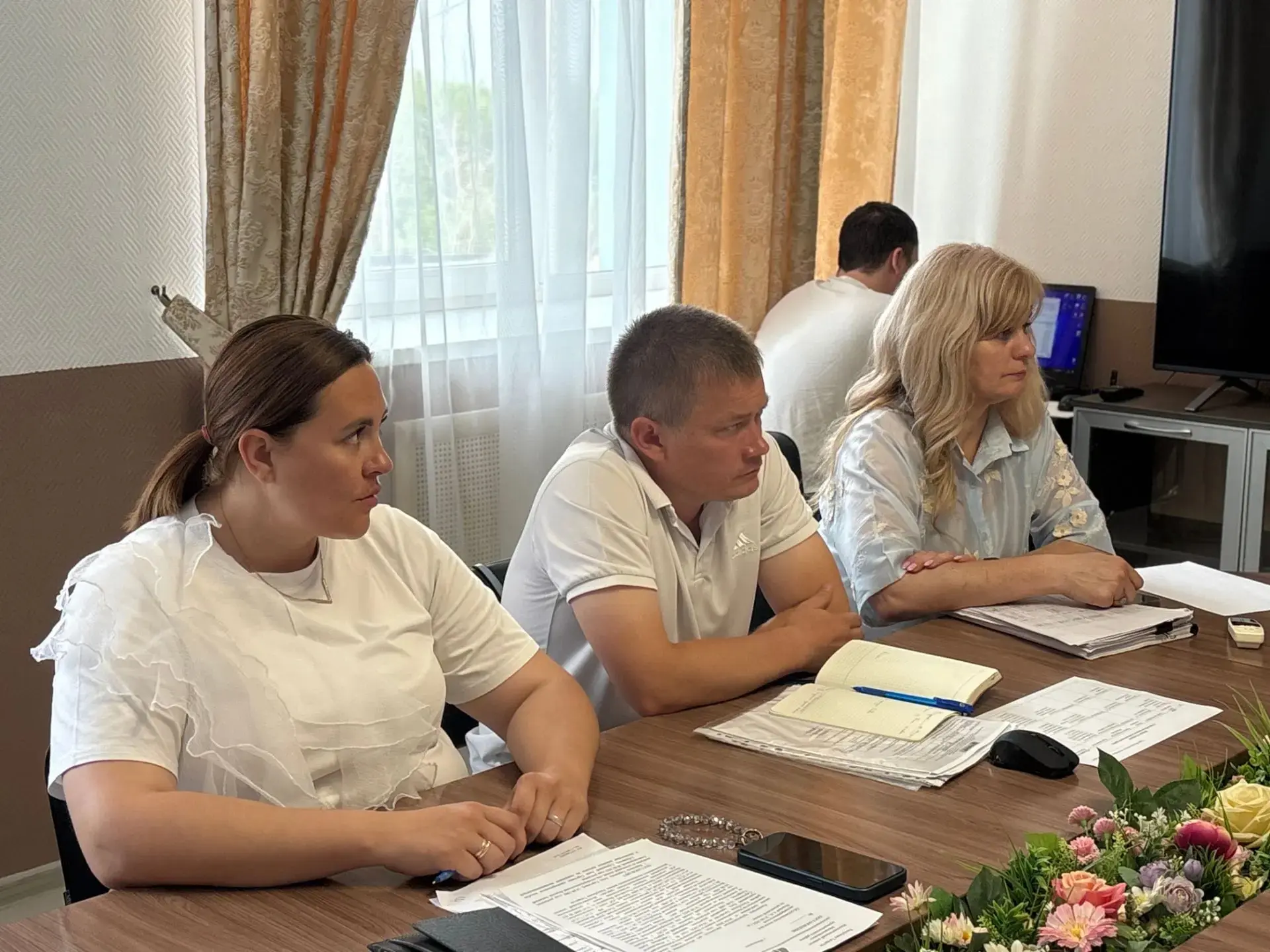 Сегодня Глава района Роберт Искандаров провёл очередной личный приём граждан. В ходе встречи жители 