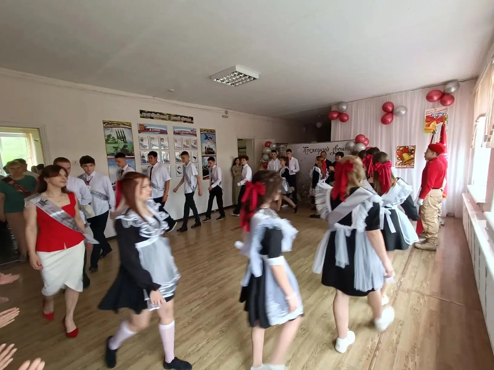 Последний звонок в школе №63 сл. Красюковская: прощание с детством и встреча с будущим!

Сегодня, 26