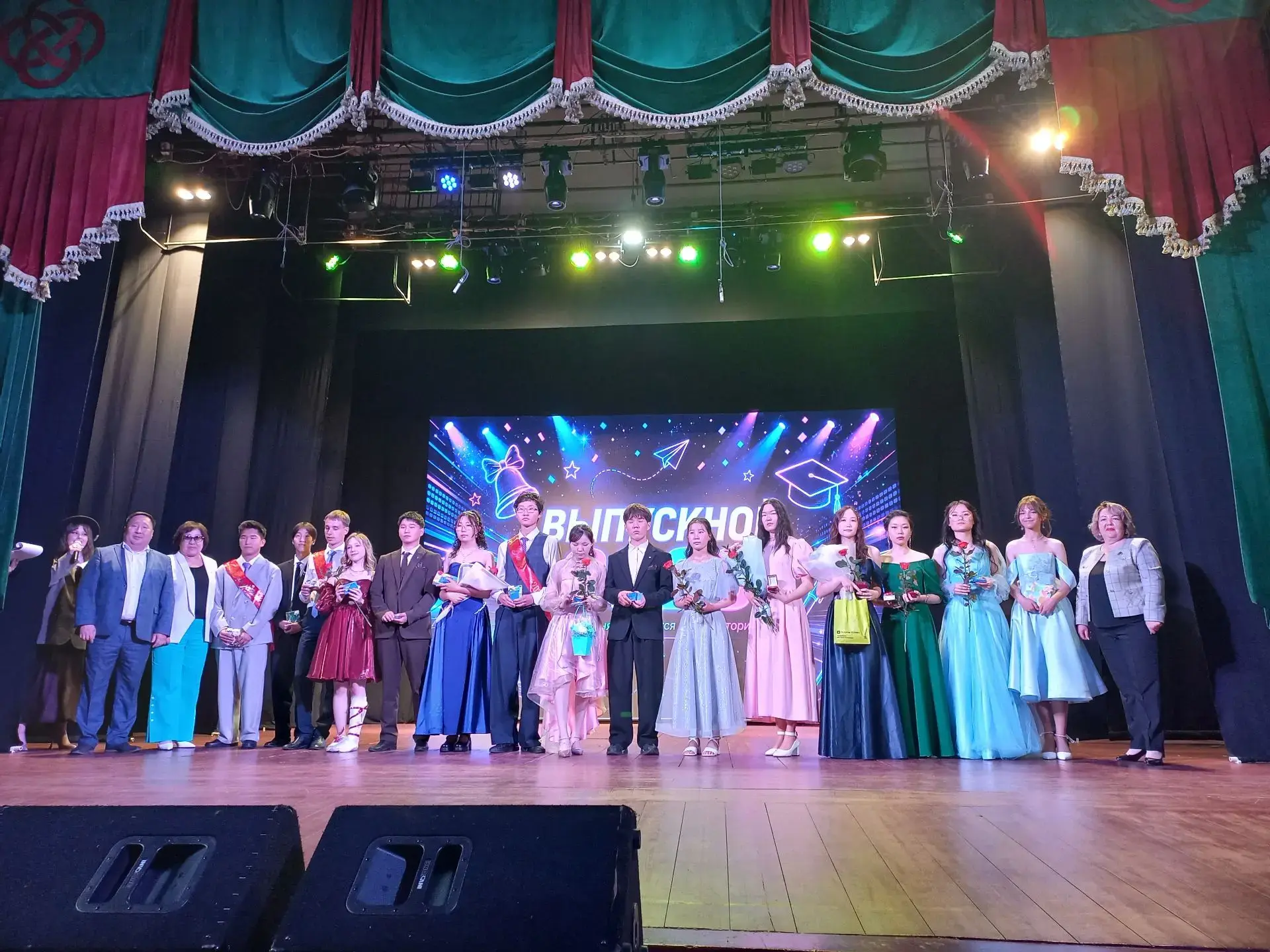 15 лучших выпускников — 15 поводов для гордости!

Закаменский район в 2026 году вновь подтверждает с