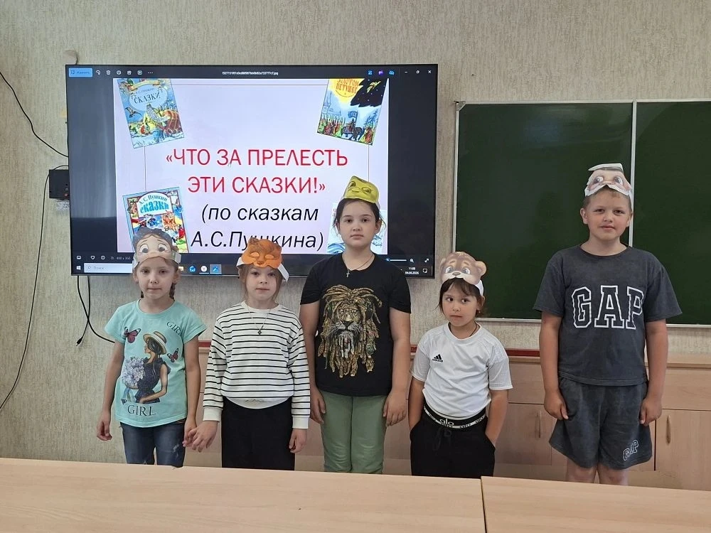 В школе прошел День театра 
Четвертый день в лагере прошел под девизом "День театра".
Театр является