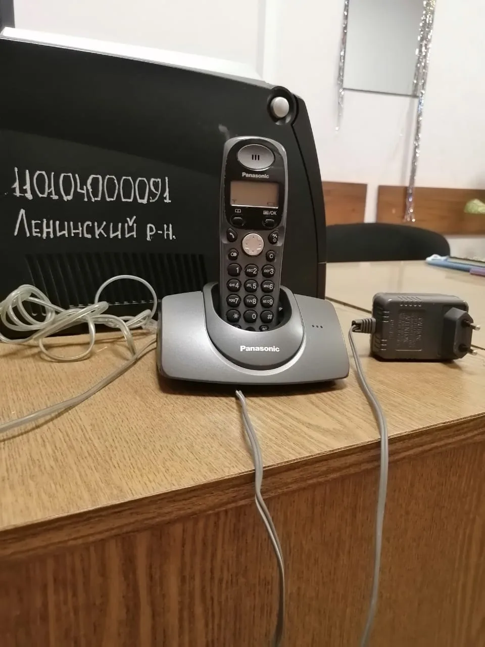 Продаю радио телефон, проводной, с зарядным устройством, цена 700р, тлф..8-928-762-6701