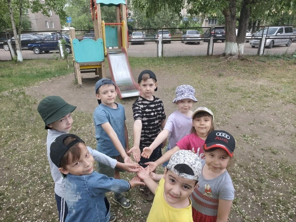 🌟День друзей🤗

🎉Друзья — это те, с кем всегда весело и интересно! В этот особенный день мы играем