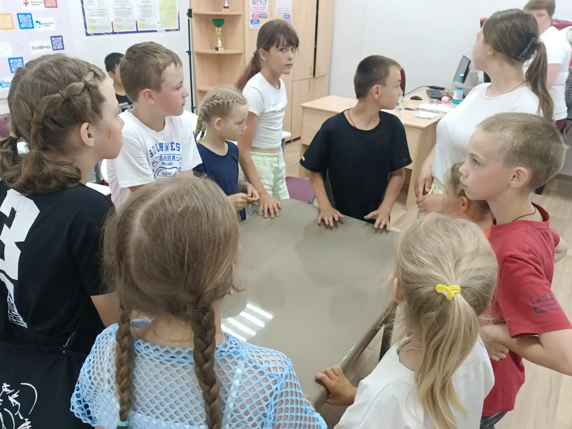 ⚡️ В школьном лагере прошла увлекательная квест-игра «Моя Россия»!
Вчера наши юные патриоты отправил