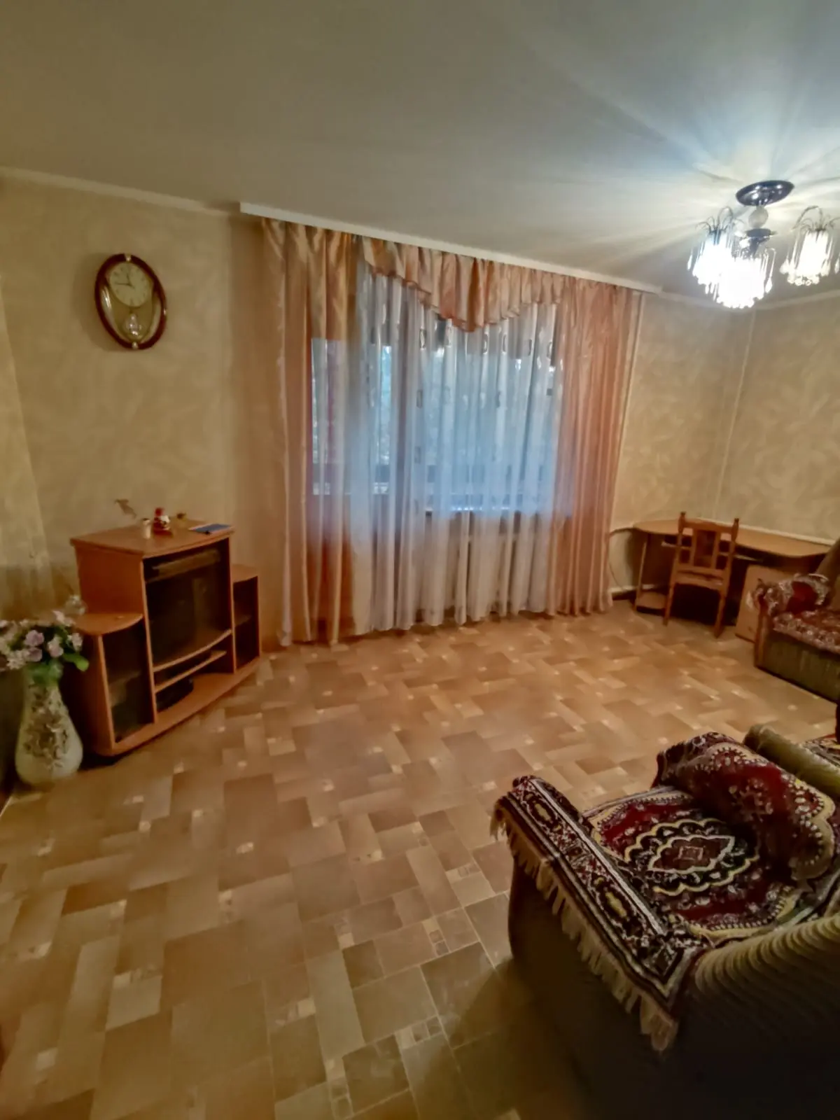 Продается 2-ком.кв. в центре города по ул.Советской, д.14. 3-этаж 5- этажного дома.
Общая площадь 45