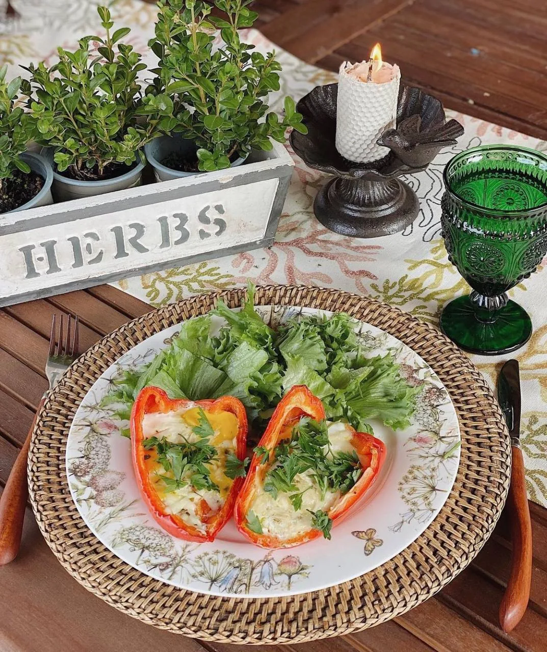 Лето - время вкусных завтраков! Подкину Вам три классные идеи. 
⠀
1️⃣ ЗАПЕЧЁННЫЙ ПЕРЕЦ 
✅болгарский