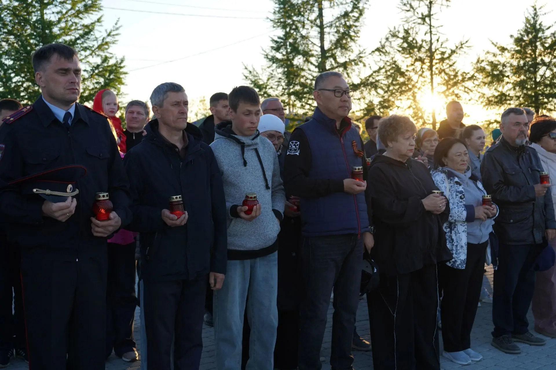 Свечи зажглись в память о погибших за мир 

В преддверии Дня памяти и скорби сегодня ночью в районно