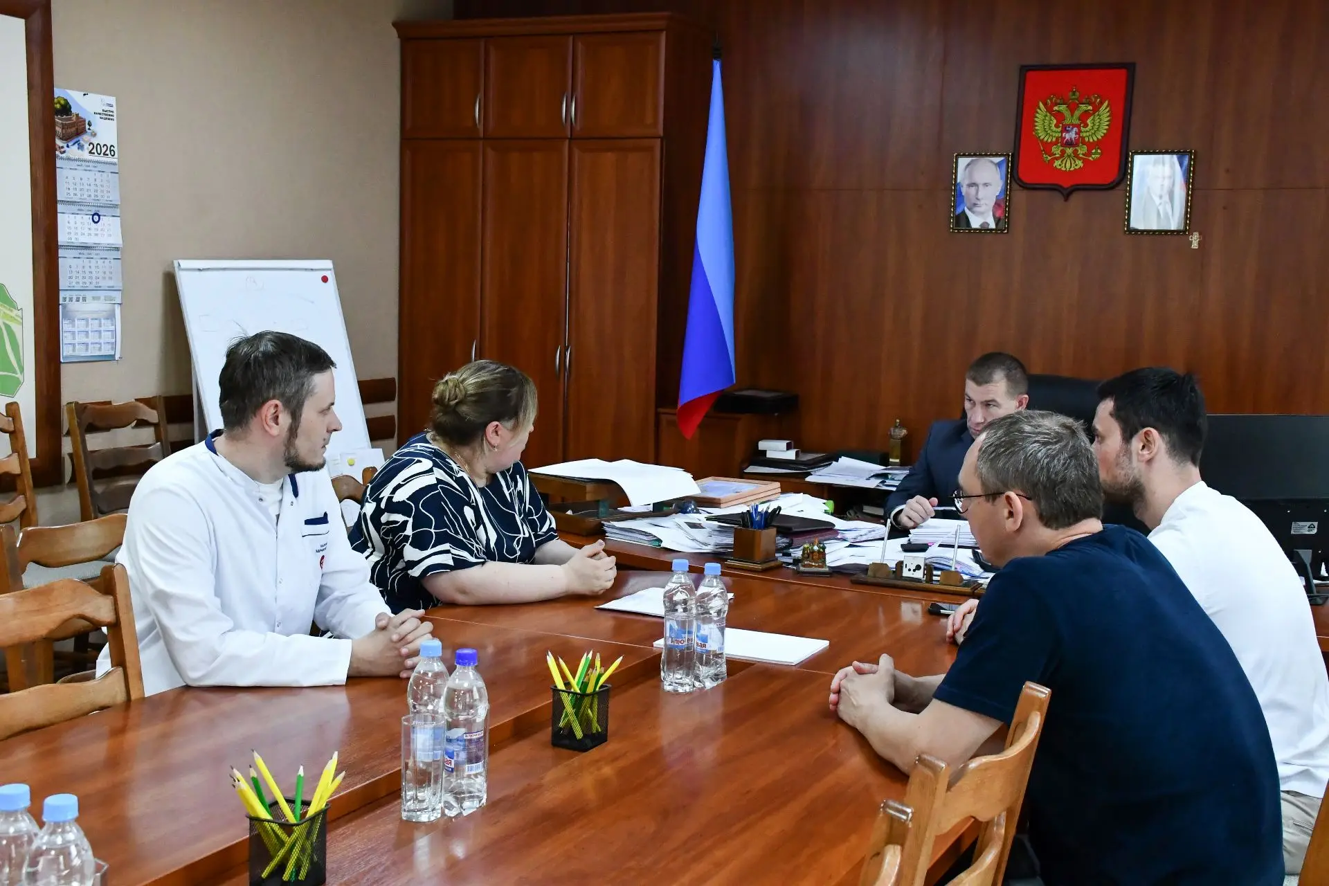 В ходе поездки в Первомайск провела рабочее совещание с главой администрации города Сергеем Колягины