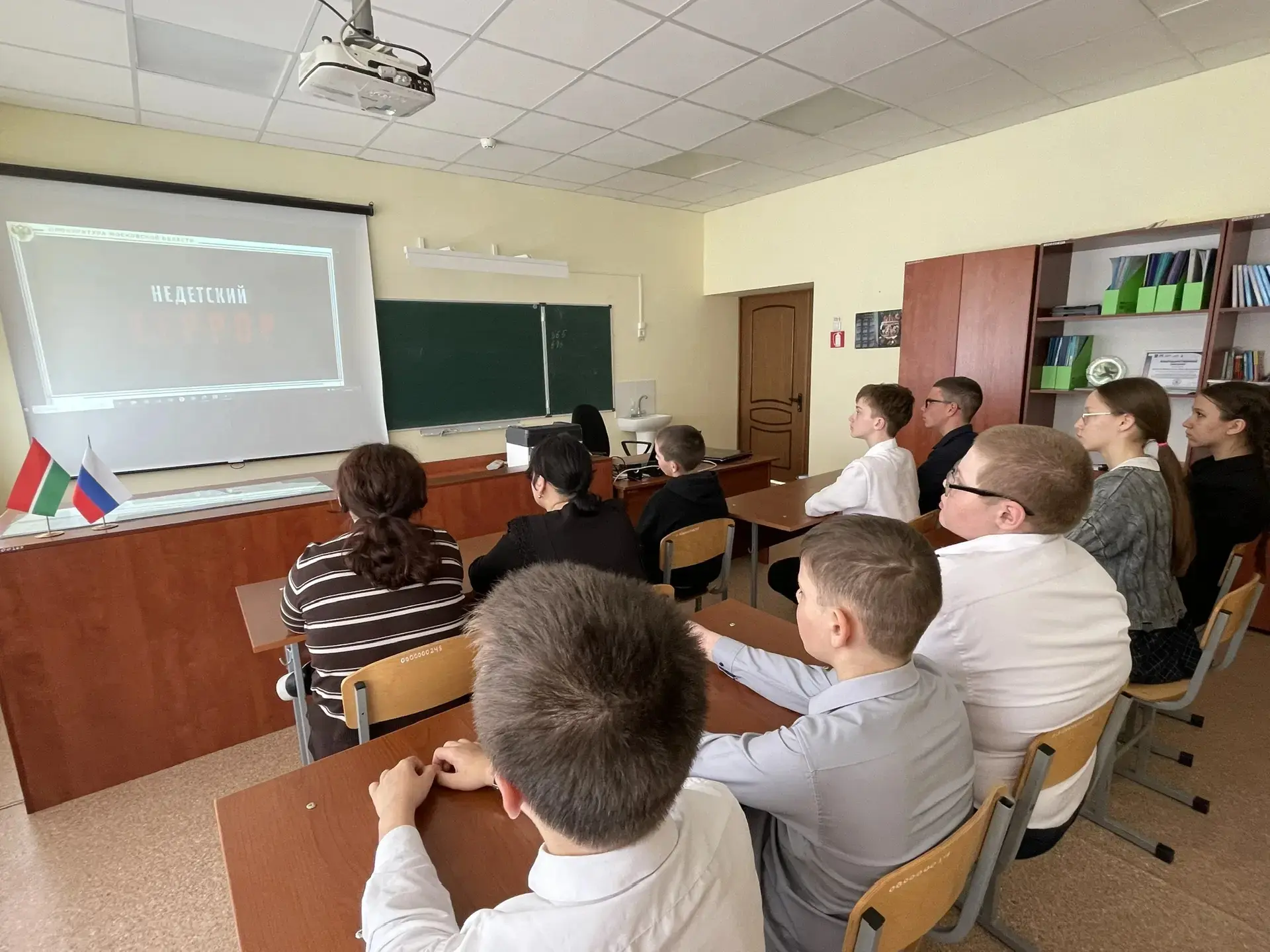 Профилактика экстремизма и терроризма среди несовершеннолетних

В рамках мероприятий, направленных н