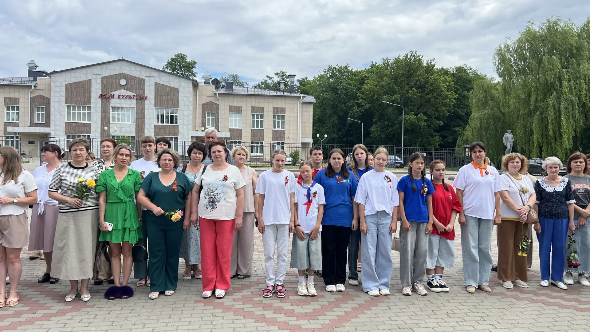 Коллектив и обучающиеся нашей школы приняли участие в митинге, посвященному 85-летней годовщине нача
