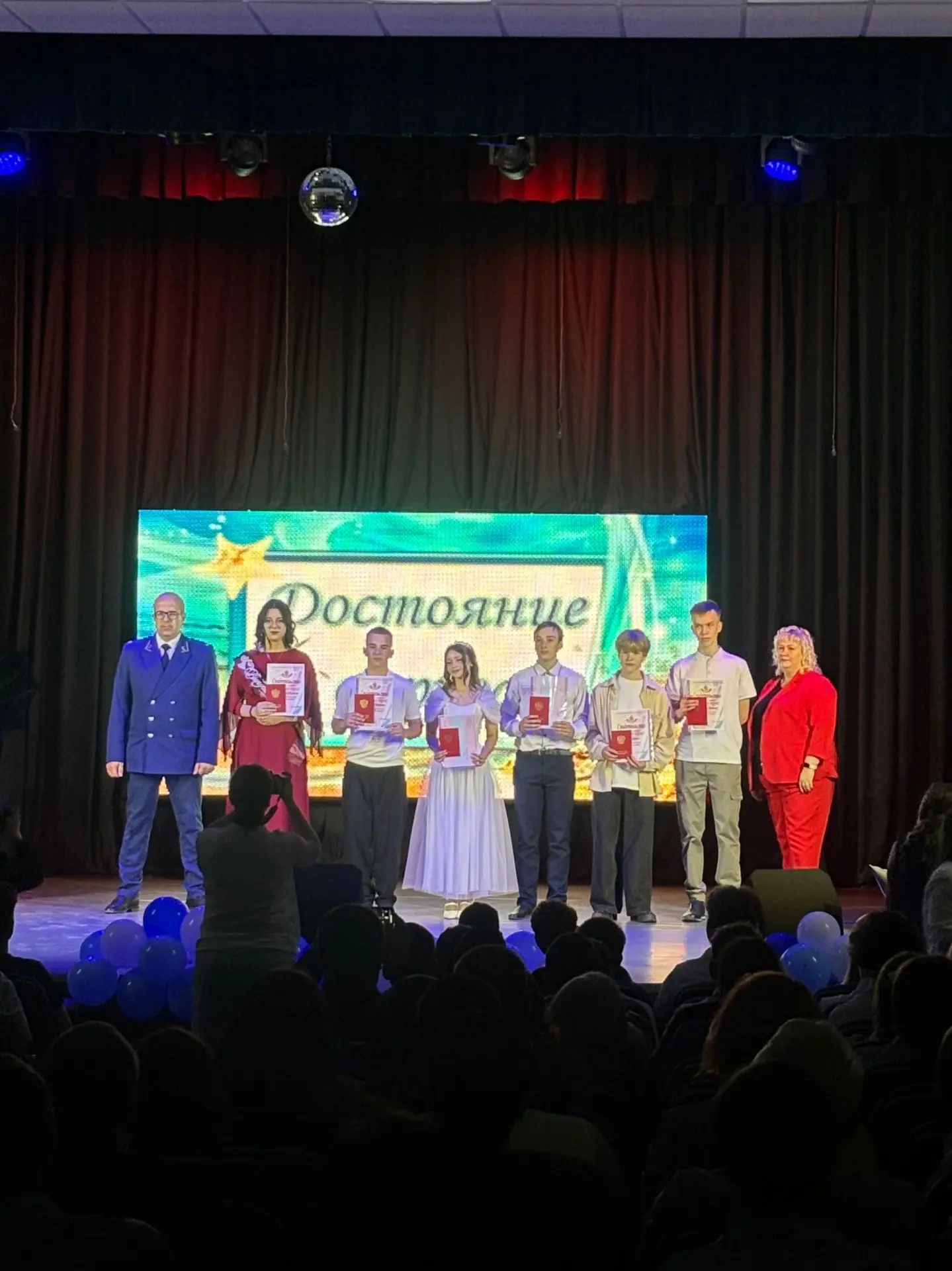 ✨Алые паруса✨
🎇26 июня прошел муниципальный бал выпускников 9 классов школ округа "Алые паруса". 
�