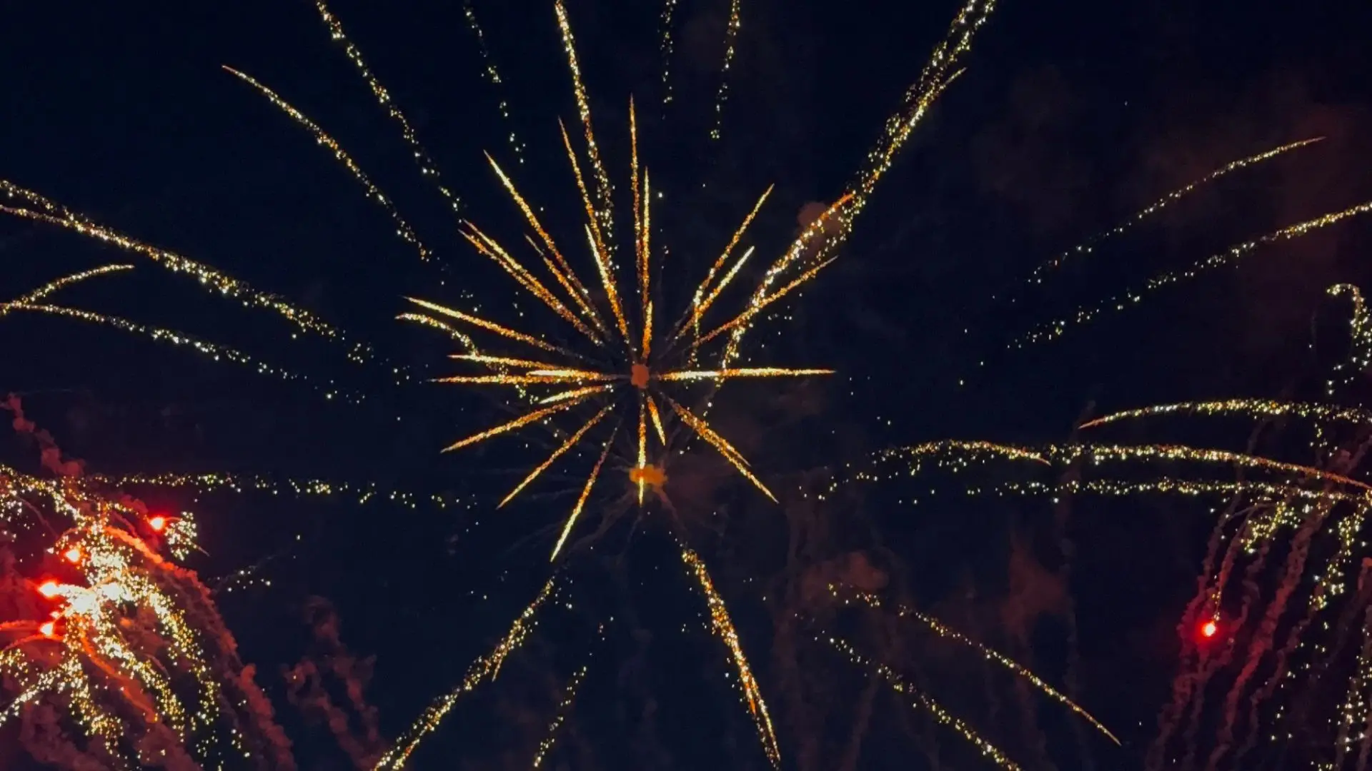 🇷🇺С праздником, Россия! 

🎇Гордимся нашей страной и желаем ей процветания!

📸 ФОТОРАБОТА 

Ильна
