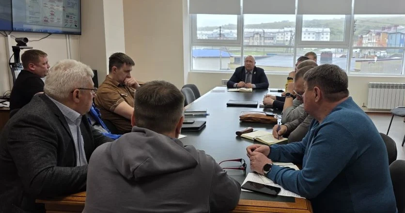 Провёл встречу с руководителями стратегических объектов и предприятий жизнеобеспечения района, с пре