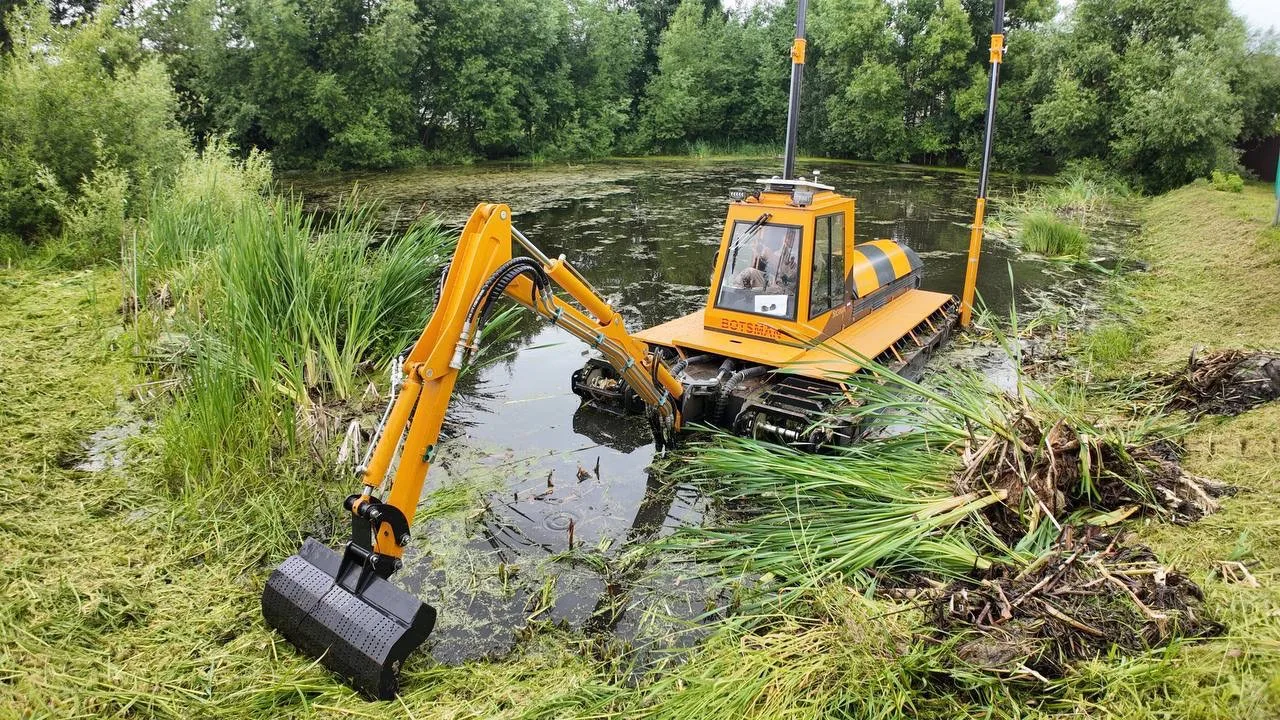 🚜 Экскаватор-амфибия «Боцман» начал очистку первого водоёма — пруда в деревне Новогрязново

Работы 
