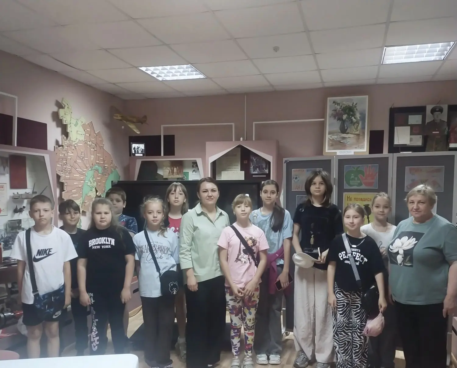 В рамках мероприятий по обеспечению занятости несовершеннолетних в каникулярный период 4-ый отряд -"