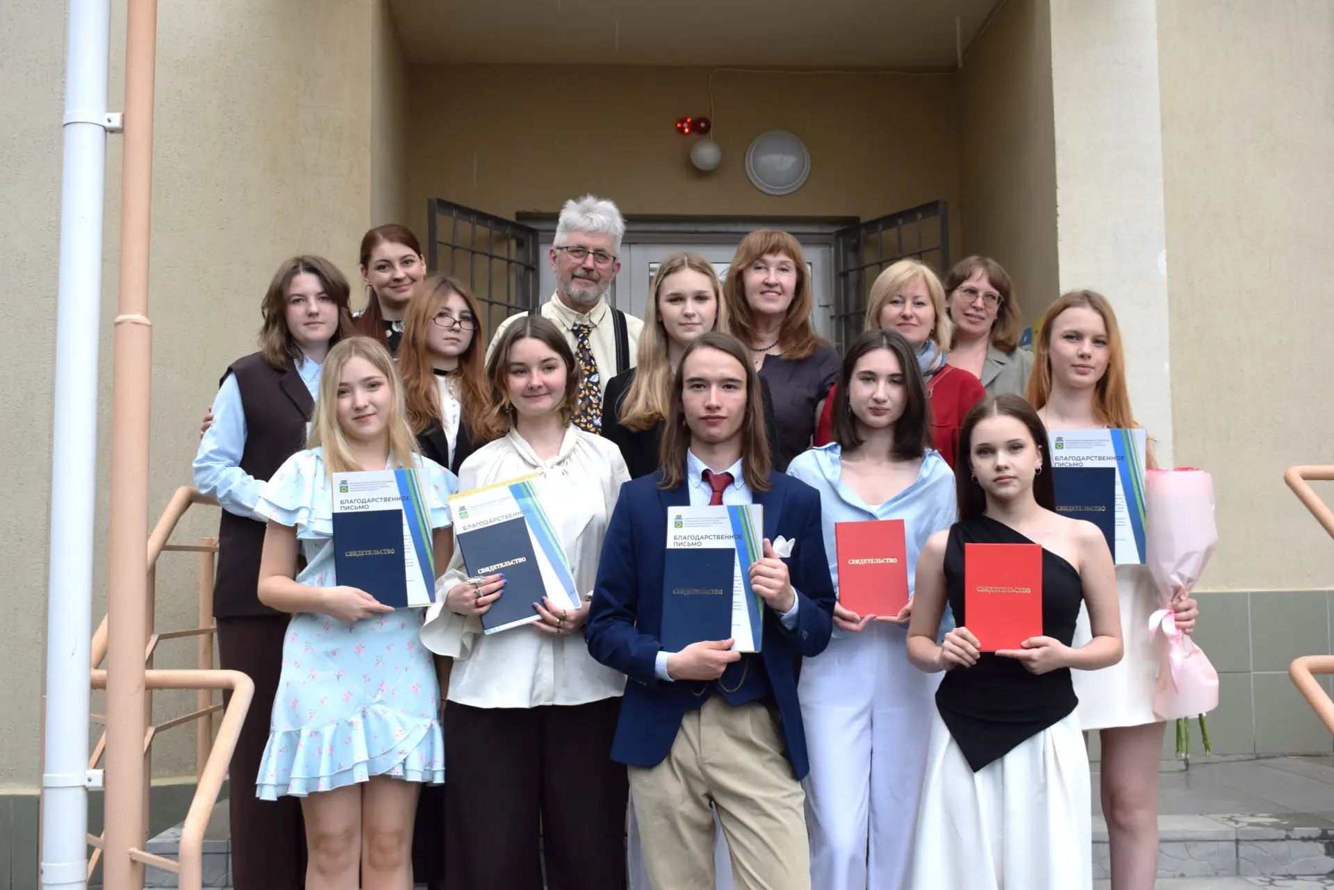Выпускной из художественной школы, 5 июня 2026 год
https://vk.com/album-154245151_311201802

Позади 