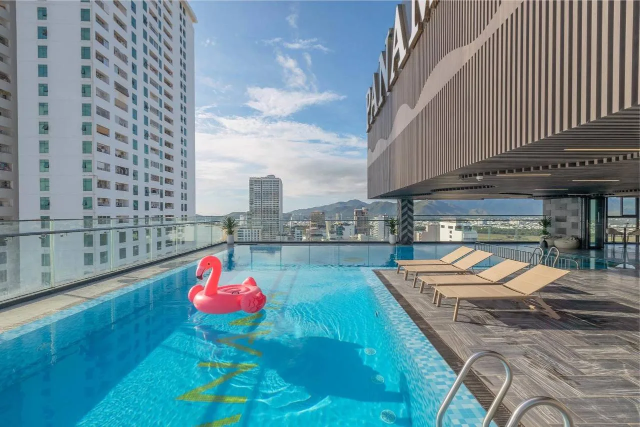 🍸 Нячанг с видом на море и бассейном на крыше

Panama Nha Trang 4* — современный высотный отель в ц