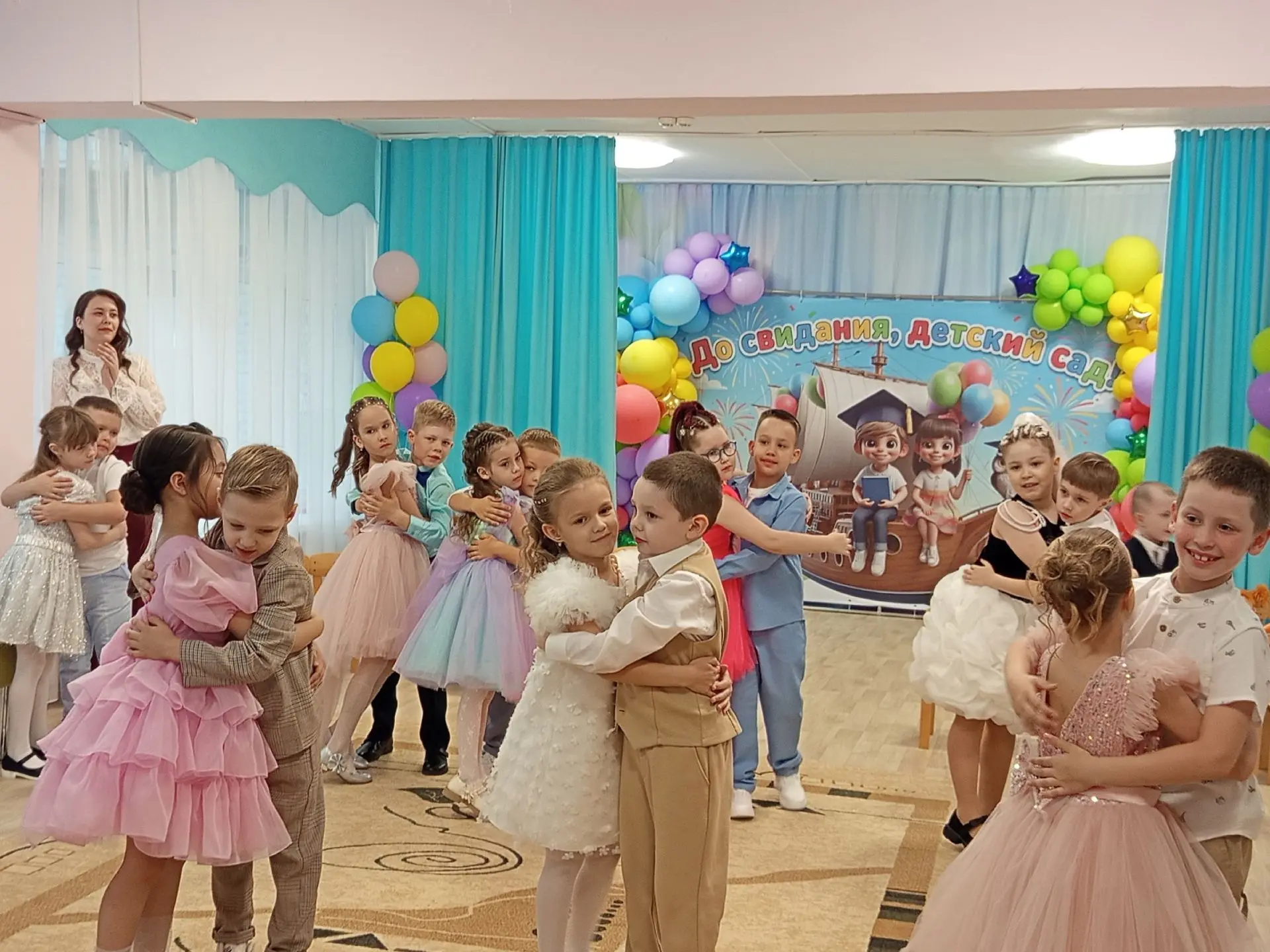 Сегодня особенный день! 
Наша группа «Солнышко» прощается с детским садом!
Это были года, полный сме