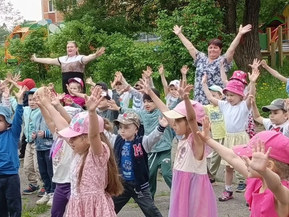 Дошкольное отделение.
Праздник "Танцующее детство" прошел сегодня у нас весело и задорно.
Вместе с Н