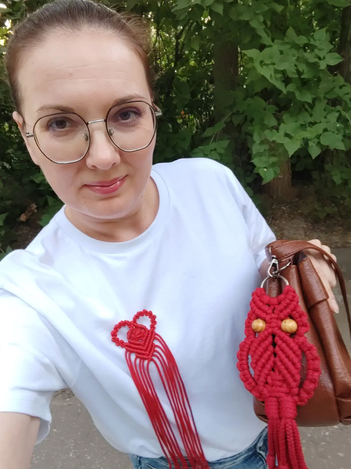 Продолжаем красную тему😁
Вчера выгуливала совушку-обвес и сердечко-брошь.
Оба мастер-класса есть в 
