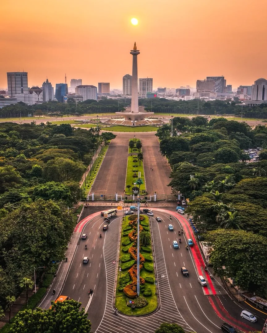 🇮🇩 Монумент Независимости Монас — символ Джакарты и всей Индонезии 🔥🌆

На фотографии — Monumen N