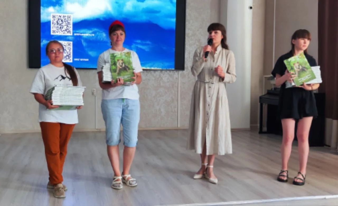 «Скорее, скорее в библиотеку!» — с этого крика сегодня начался наш день. ☀️
После бодрой зарядки и з