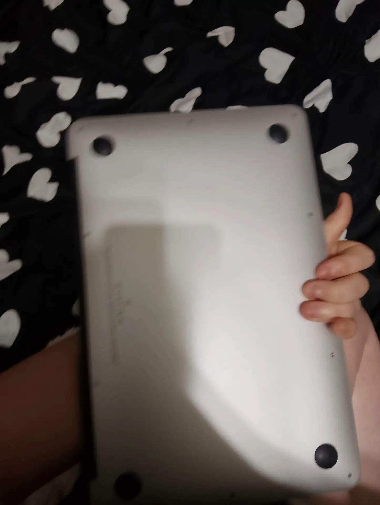 Продаю Apple MacBook Air 11" 2013 года. Ноутбук оснащен процессором Intel Core i5 с частотой 1.3 ГГц
