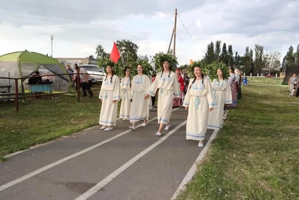 «Венок дружбы»: в Золотой Ниве прошёл яркий фестиваль национальных культур 
 
6 июля село Золотая Ни