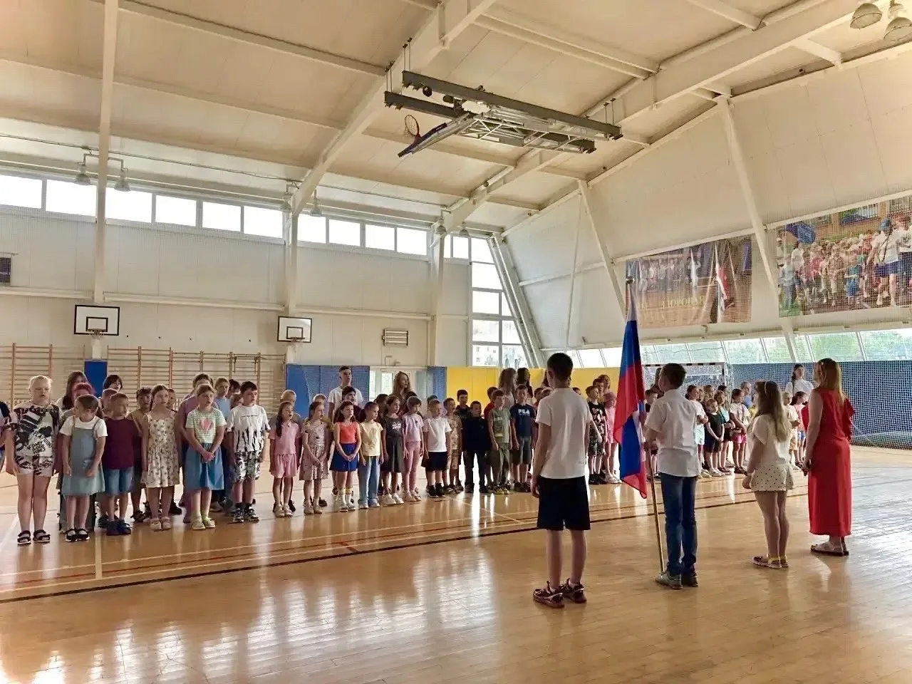 🙌🏻 Есть контакт! Вторая неделя летнего отдыха запущена.

🇷🇺 В понедельник утром в лагерях дневно