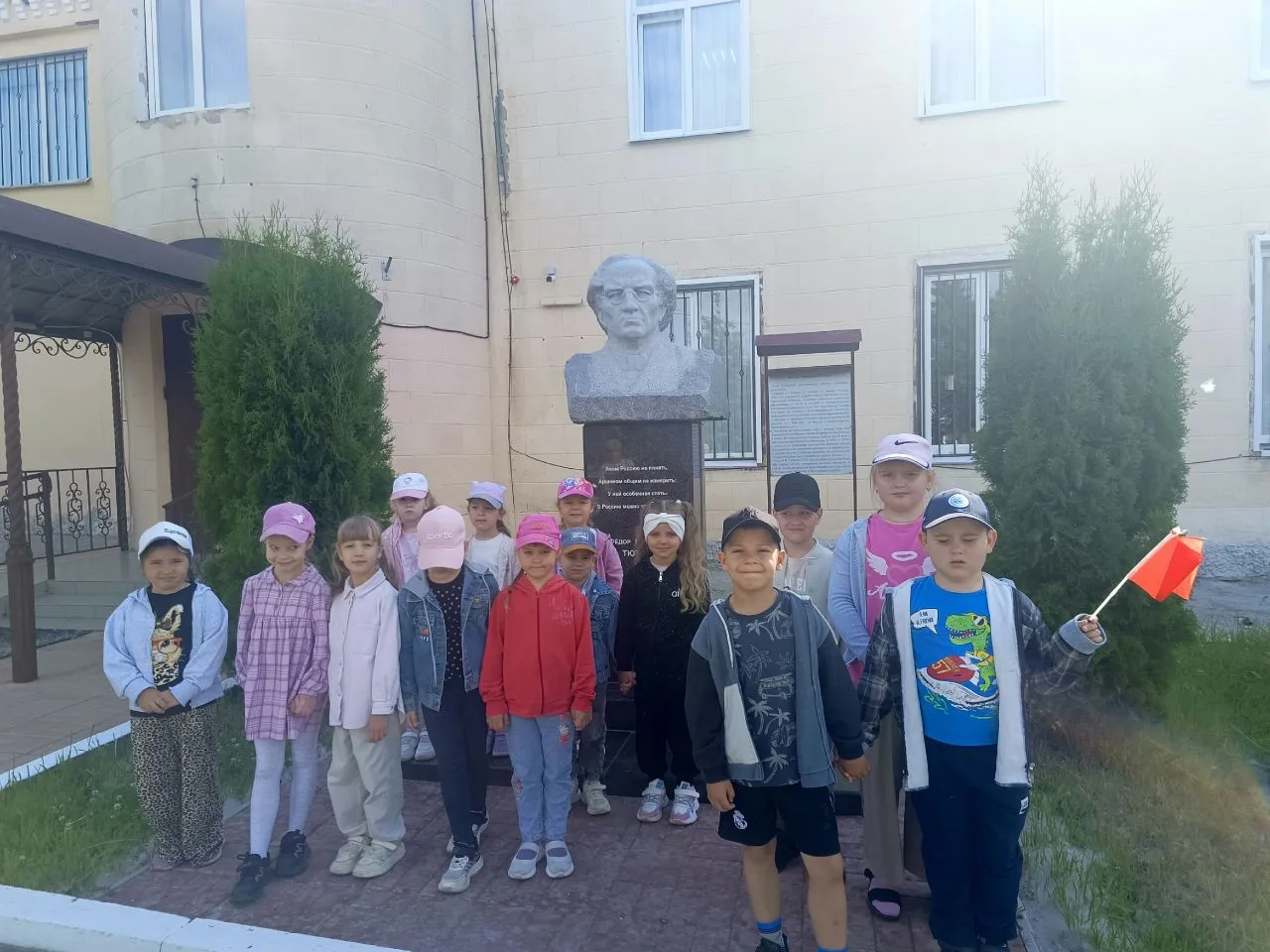✨Сегодня дети группы Барбарики (воспитатель Семёнова С. Ю.) побывали на выставке работ педагогов и у