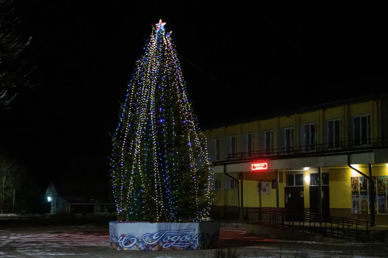💫В ожидании нового года в Стодолище началось праздничное преображение.       
‎🎄Украсили нашу глав
