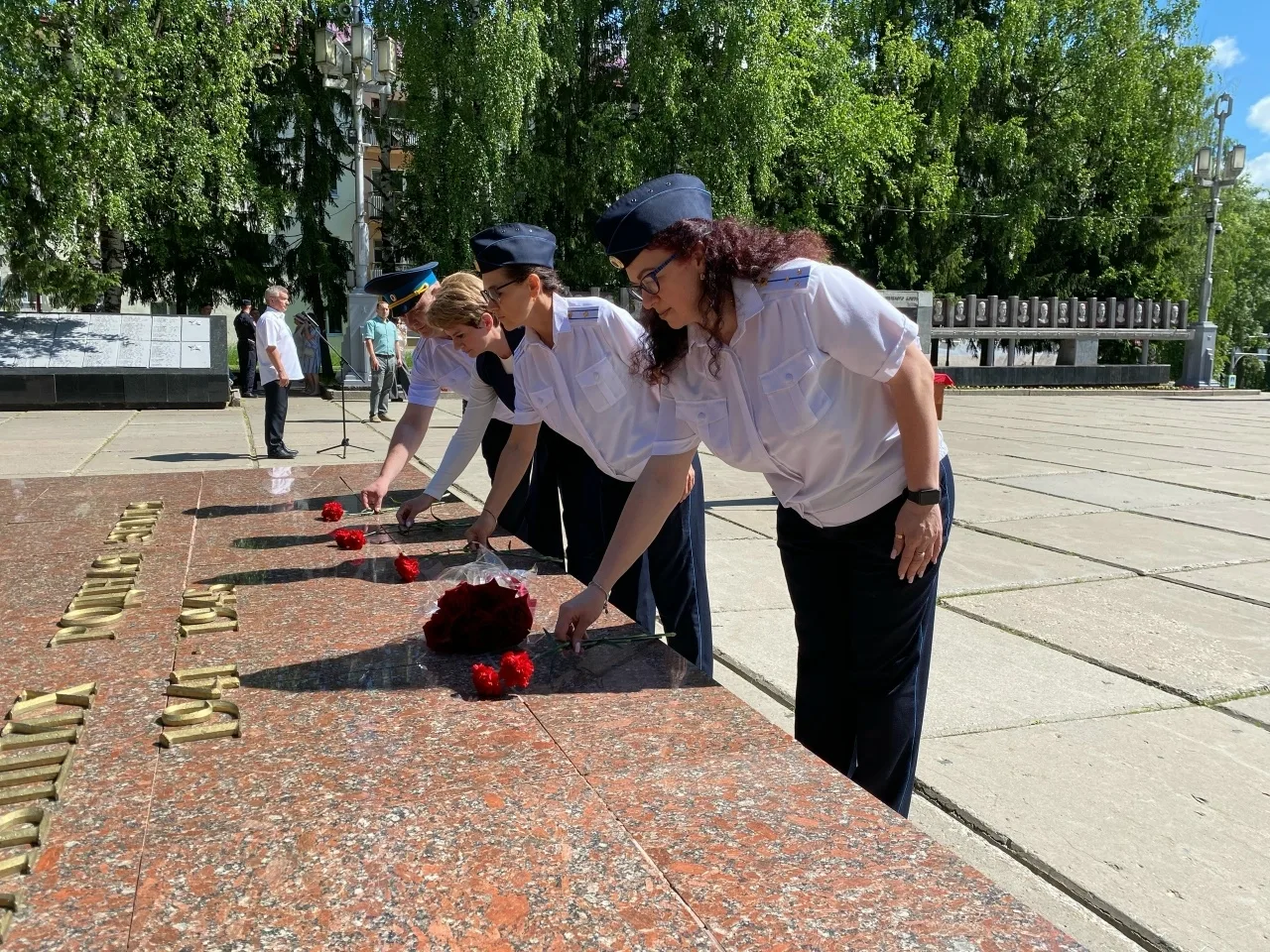 🇷🇺 ЗАВТРАШНИЙ ПРАЗДНИК НАЧАЛСЯ СЕГОДНЯ 

Праздник завтра, приподнятое настроение – уже сегодня. В 