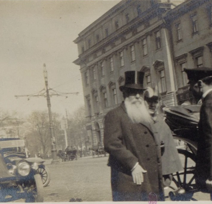 Пожалуй, продолжим кулинарную тему. Осветим доселе тёмную сторону жизни бородатых генеалогов.

Русск