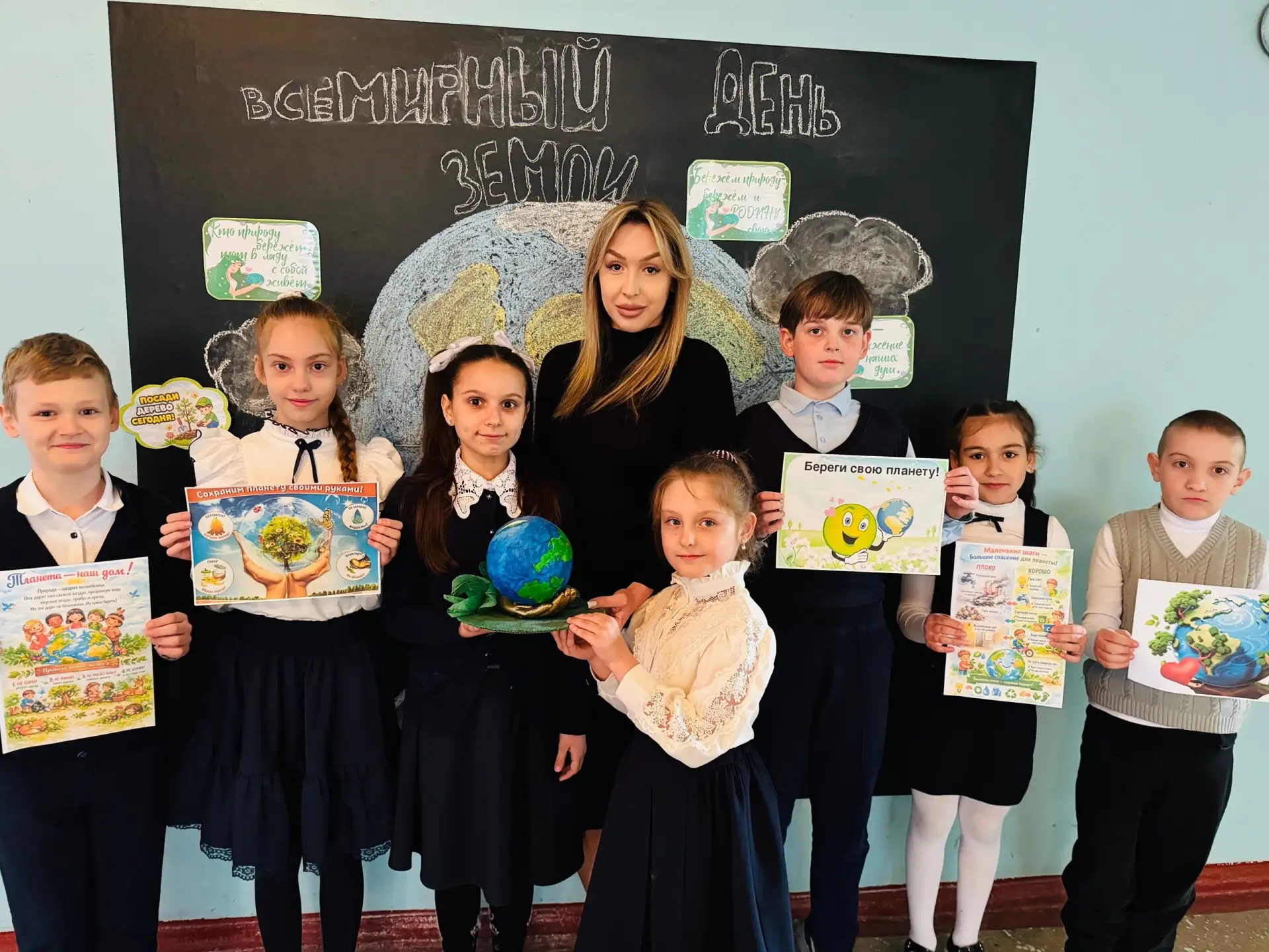 🌿🌎Много праздников в месяце апреле.🌎🌿
22 апреля — Международный день Земли, праздник чистой воды