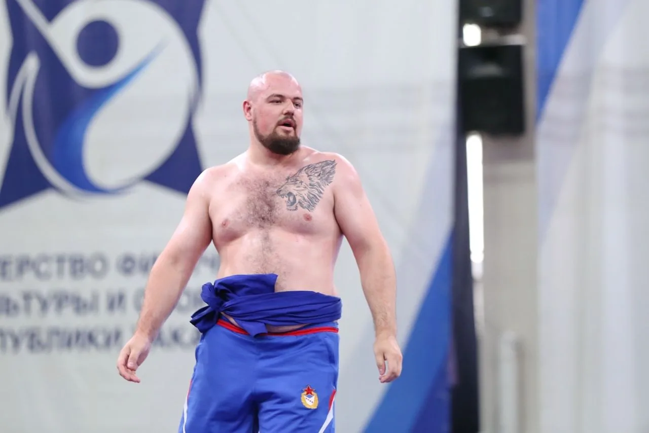 Саяногорская спортивная школа ведет набор в секцию по спортивной (вольной) борьбе. Тренер - Констант