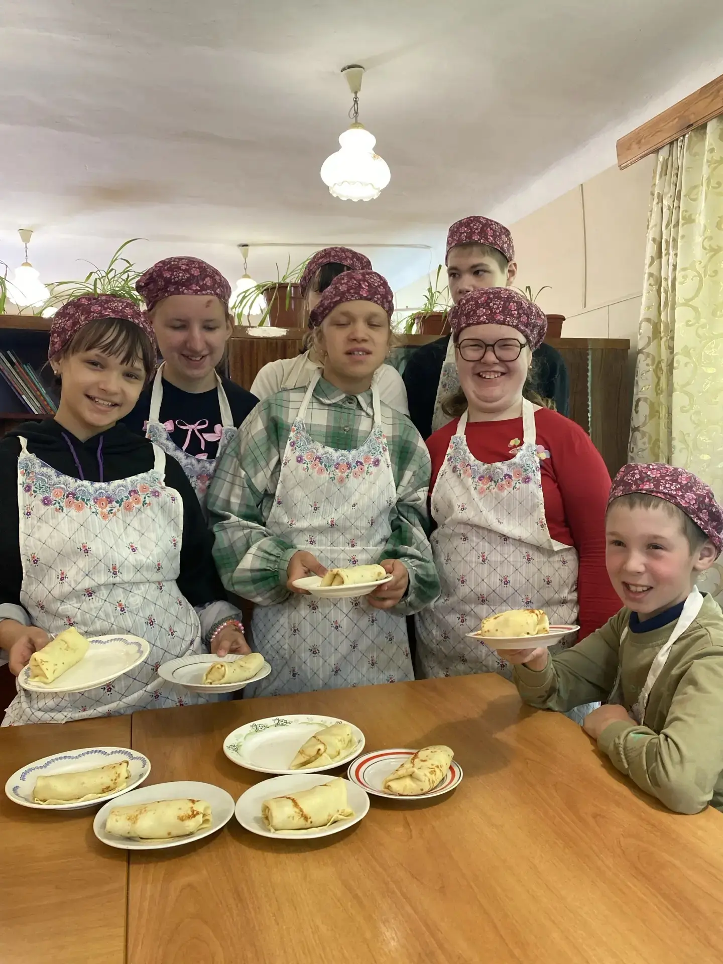 🥞✨Блинный бум в лагере!🌞
Наши юные повара сразились в «Кулинарном поединке» — кто испечёт самый кр
