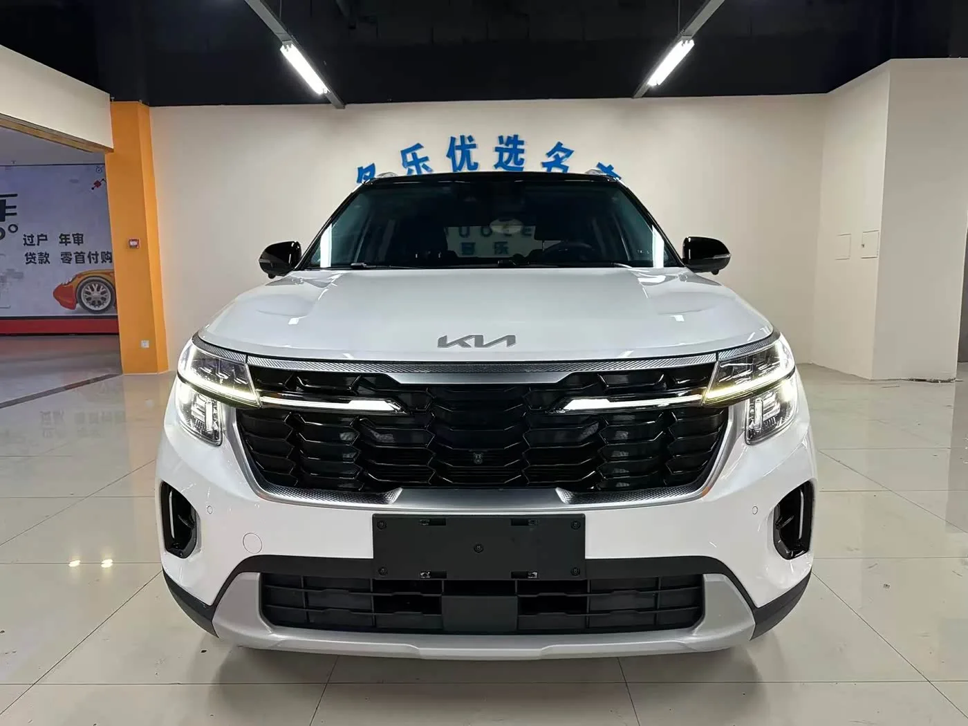 *KIA Seltos 1.5L Deluxe Edition* 

5-дверный 5-местный кроссовер. 
Производитель: 
Kia. 
Год выпуска